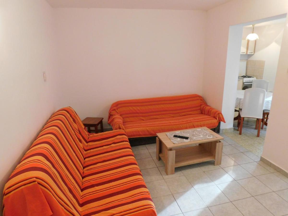 Apartments Marica Крк Екстер'єр фото