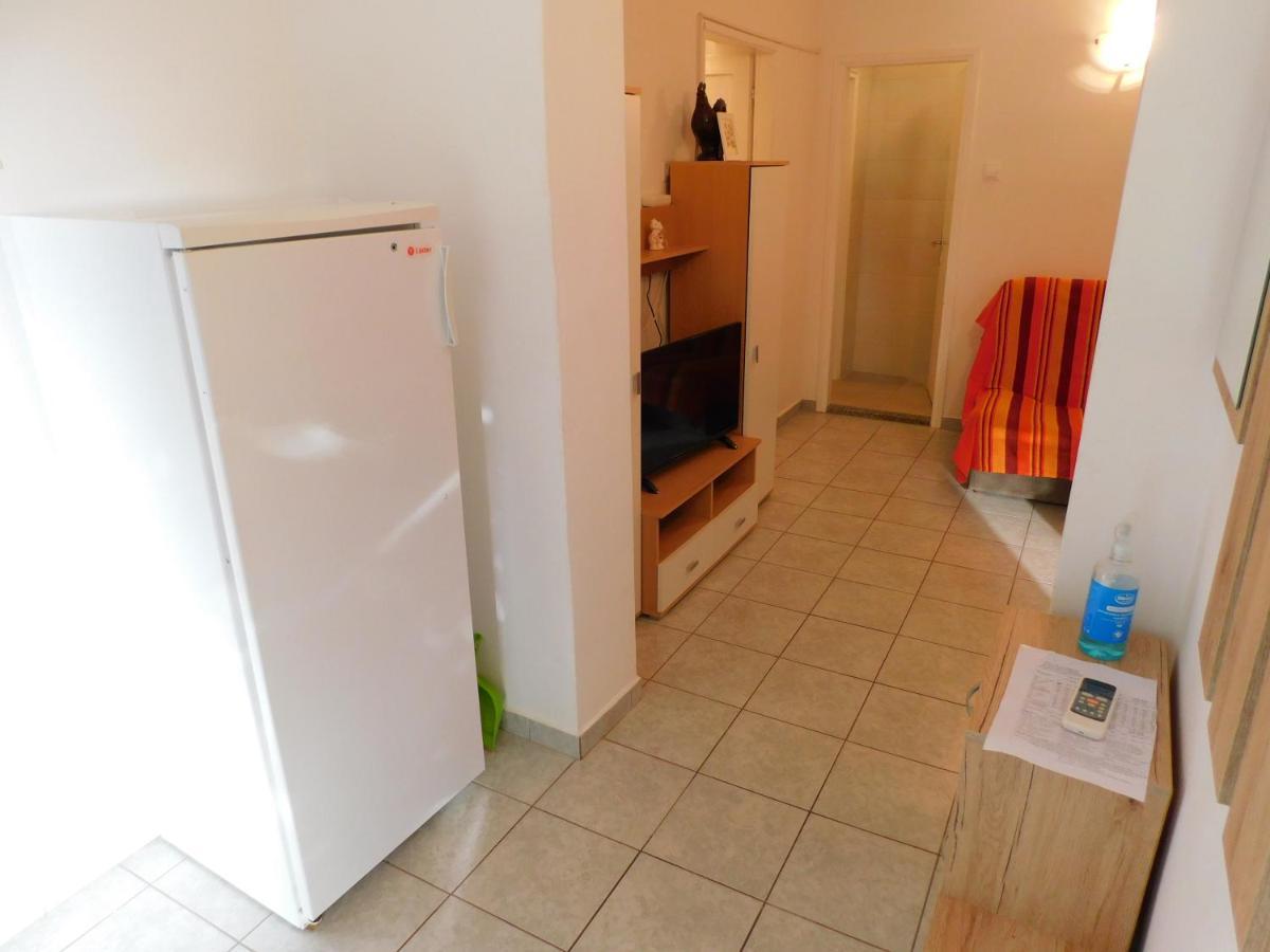 Apartments Marica Крк Екстер'єр фото