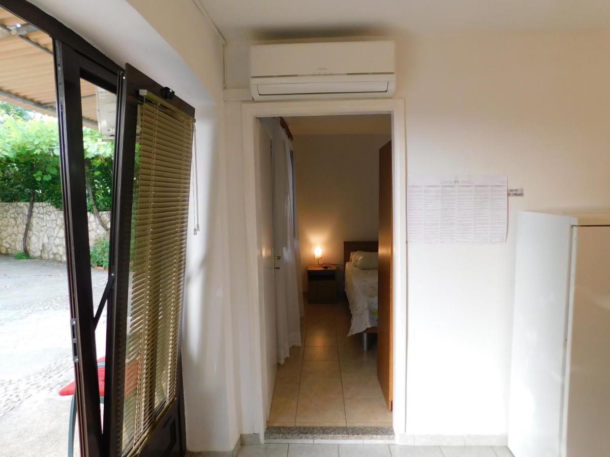 Apartments Marica Крк Екстер'єр фото